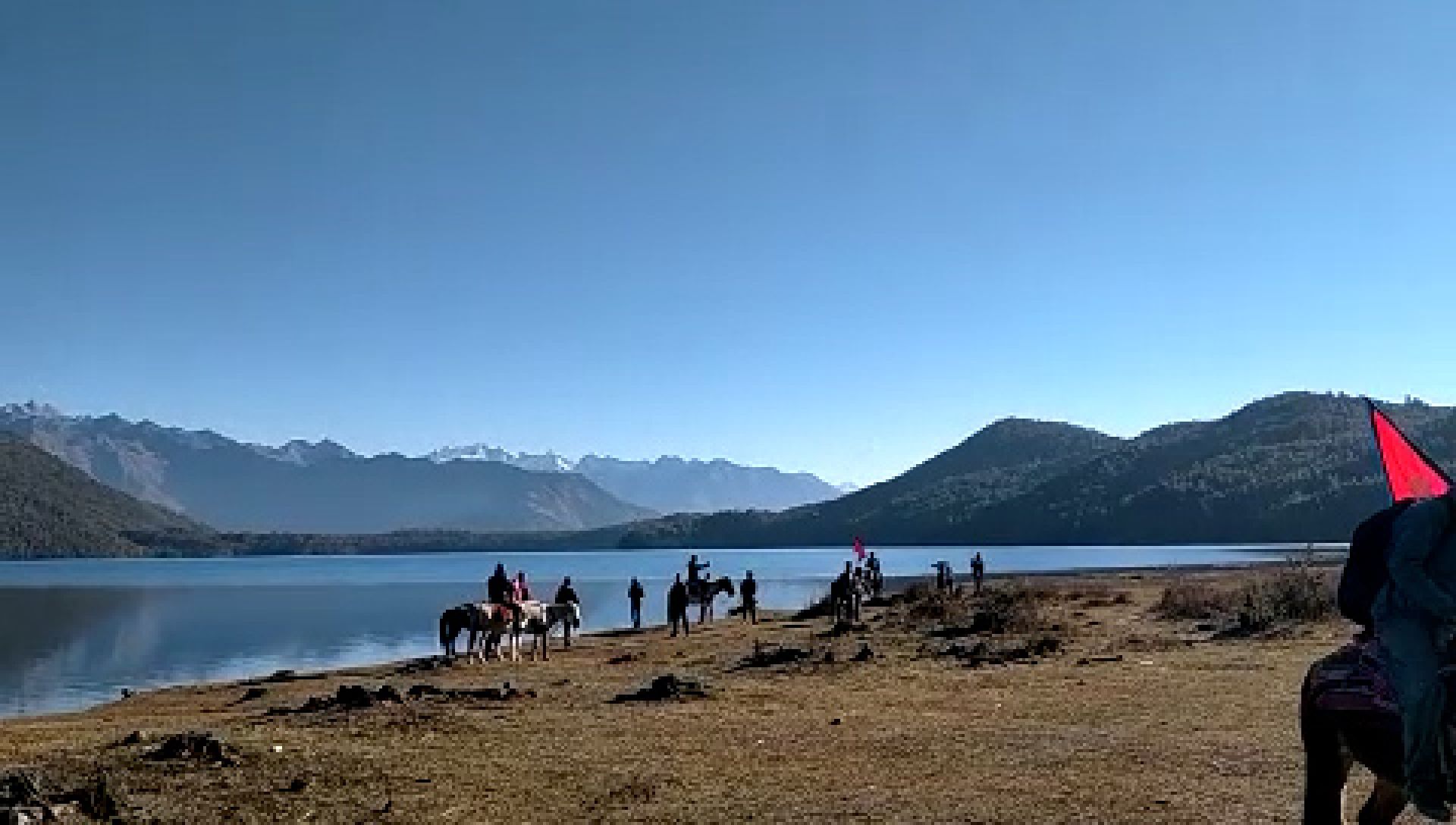 रारातालमा आन्तरिक–बाह्य पर्यटकको घुइँचो लाग्दा राजस्वमा वृद्धि